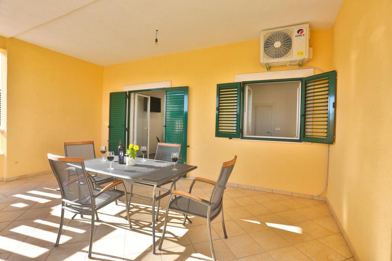 Apartments Maris Kaštela Esterno foto